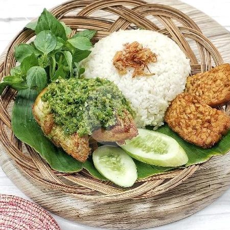 Ayam Penyet Pecel Lele (Sambal Hijau) 1 ayam penyet pecel lele sambal hijau