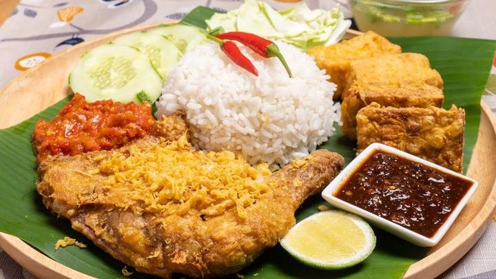 ayam penyet terbaik di chaah