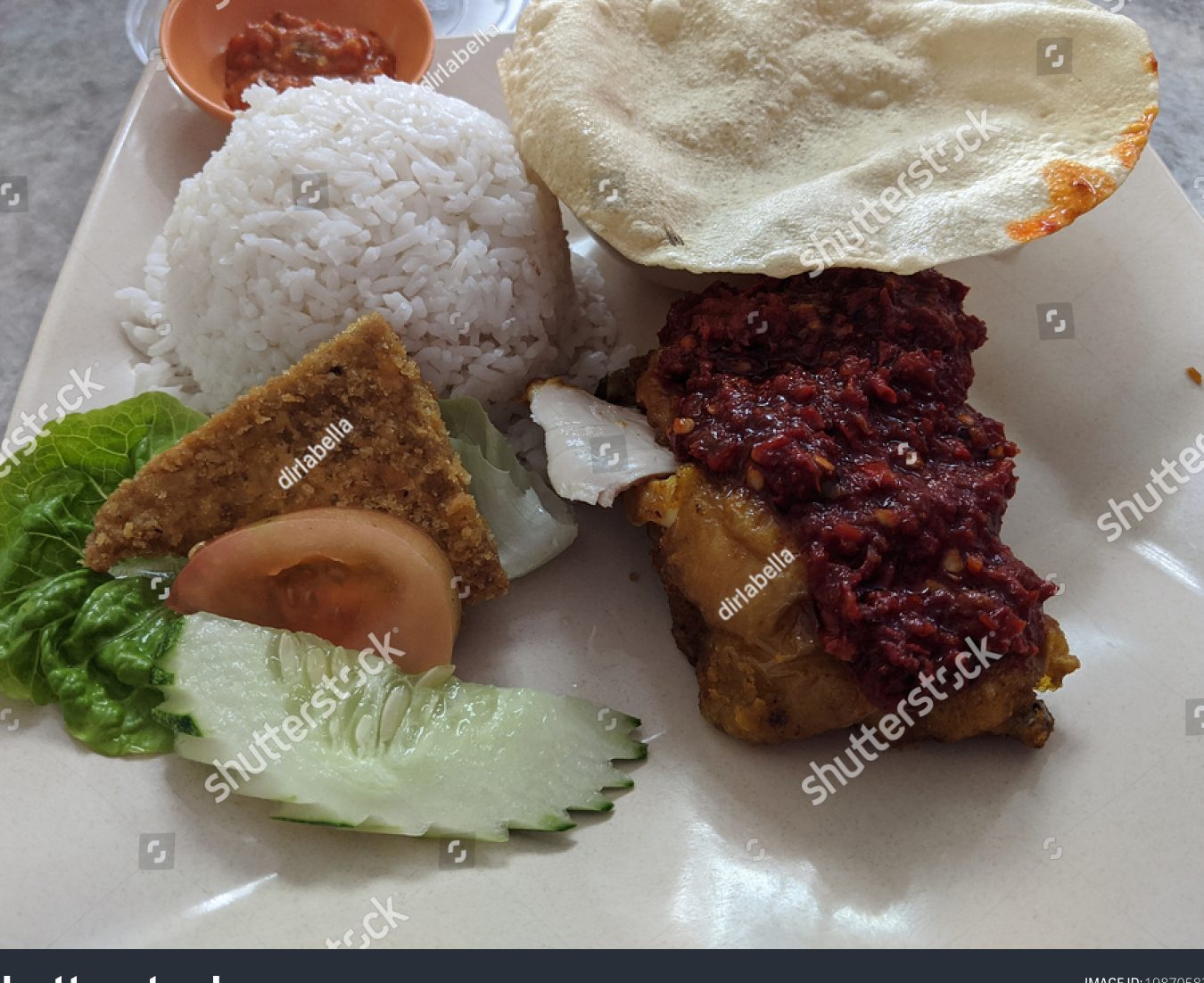 ayam penyet terbaik di kampong masjid tanah