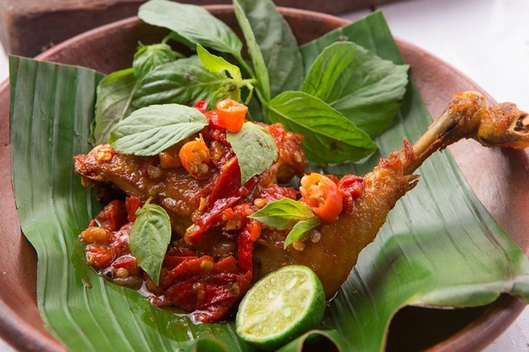 ayam penyet terbaik di kampong pangkal kalong