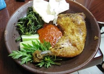 ayam penyet terbaik di kuching