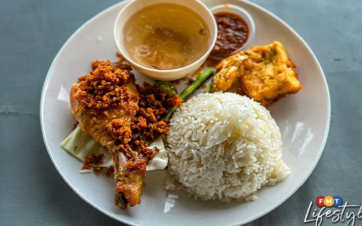 ayam penyet terbaik di mersing