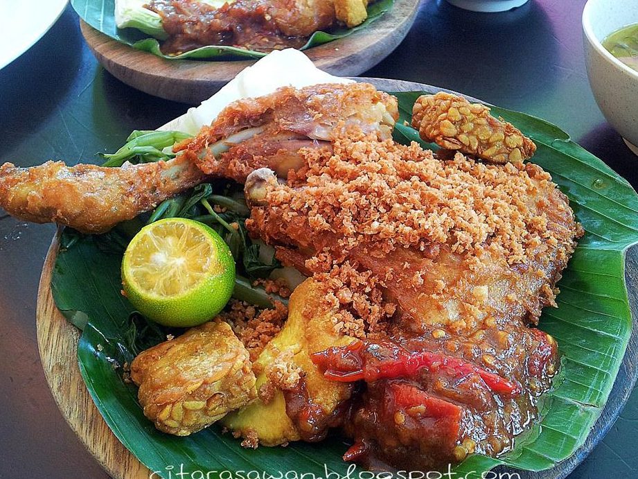 ayam penyet terbaik di tanah rata