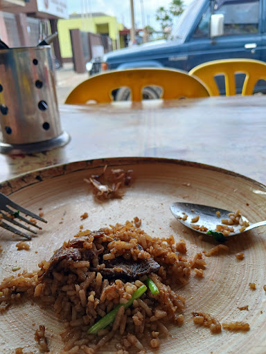 Noriwang nasi ganja & nasi kukus ayam goreng berempah