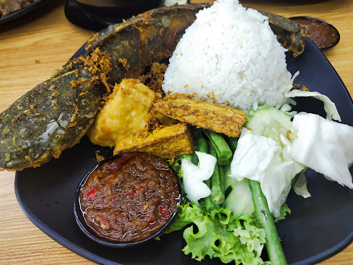 MOKSUMUNG KITCHEN & AYAM GORENG MOKSUMUNG KITCHEN & AYAM GORENG