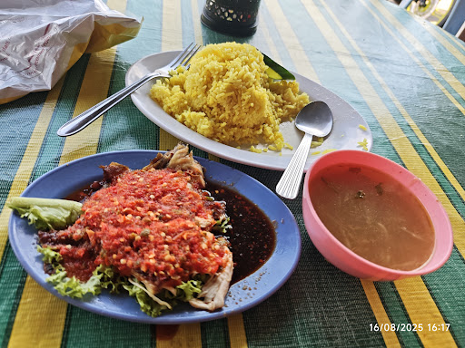 NASI AYAM KAK ZAH CORNER