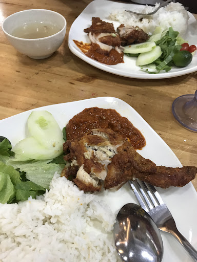Nasi Ayam Penyet dan Tomyam Nasi Ayam Penyet dan Tomyam