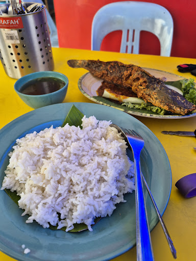Ayam Penyet Khemah Putih simpang empat