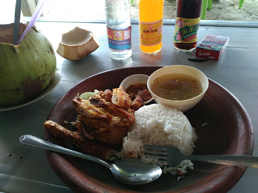 Restoran Ayam Penyet Tepi Laut