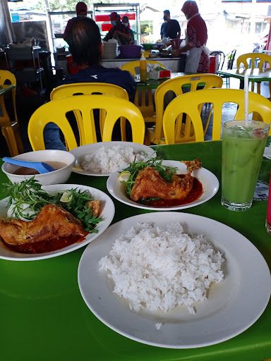 Ayam Penyet Mak Maya (warung mak ipah)