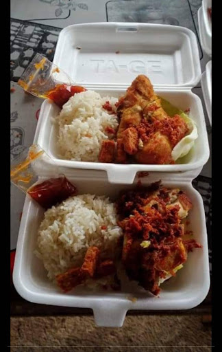 Kedai nasi kukus ayam berempah