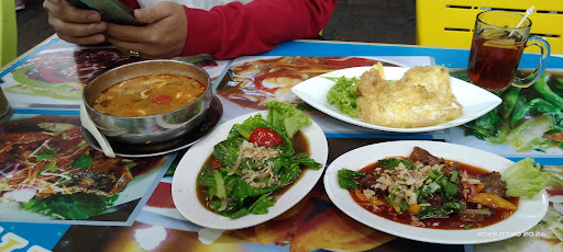 Gerai Zainab Sam