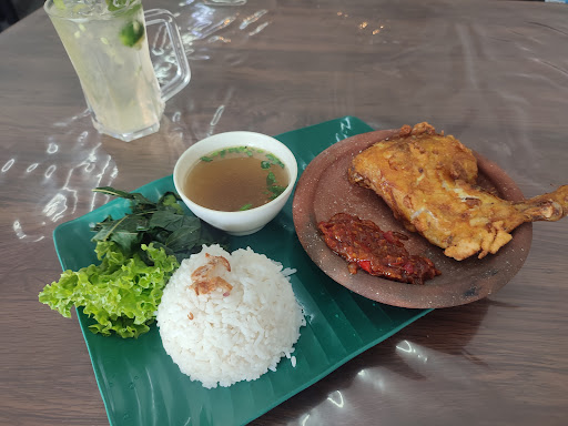 Kak Ria Ayam Penyet dan Bakso Kak Ria Ayam Penyet dan Bakso