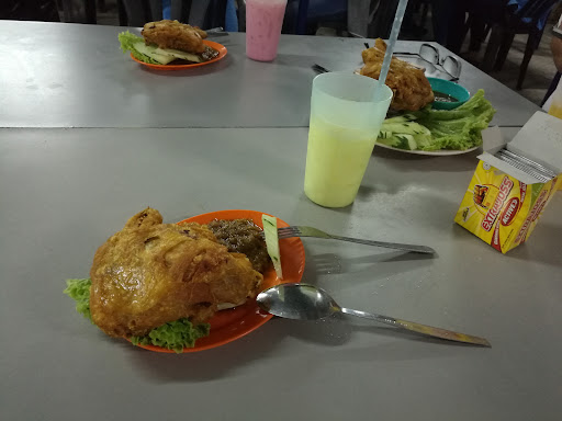 Kedai Runcit Kembang Tanjong.