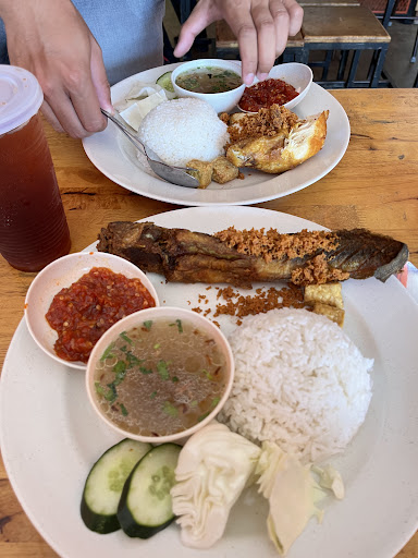 Ayam Gepuk Pak Ade