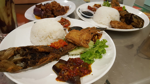 AYAM PENYET SURABAYA SRI GOMBAK
