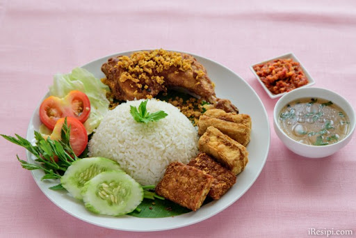 LEEZA AYAM PENYET STADIUM IPOH