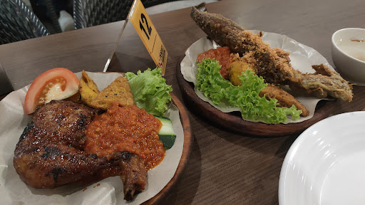 PENYETPENYET @ IOI City Mall
