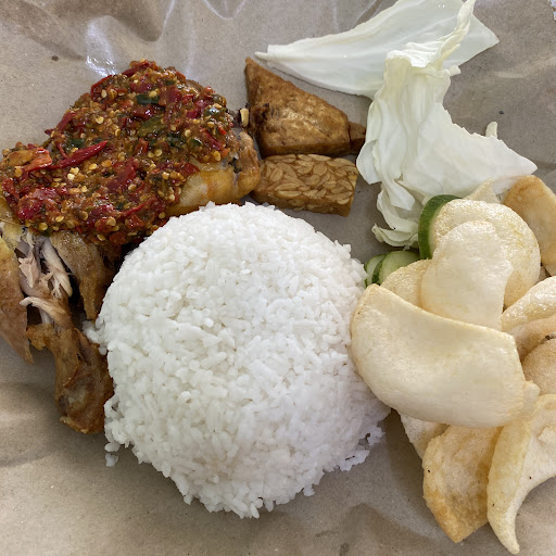 Warung Ayam Gepuk Kak Long