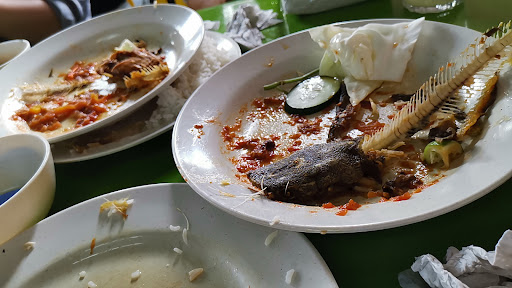 Ayam Penyet Mak Maya (warung mak ipah)