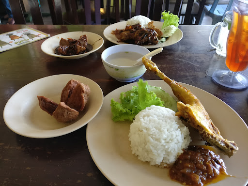 Restoran Ayam Penyet D'Laman