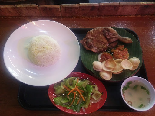 Ayam Penyet Antara Benua D'Cafe