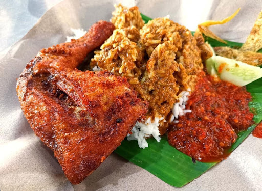 AYAM BEREMPAH KAK ENA AYAM BEREMPAH KAK ENA