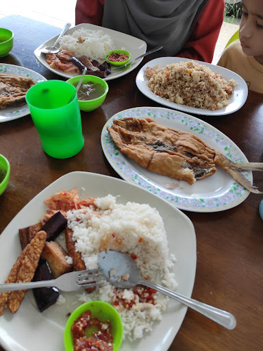 Restaurant Sri Mawar, Sim Sim Sandakan, Sabah. Restaurant Sri Mawar, Sim Sim Sandakan, Sabah.