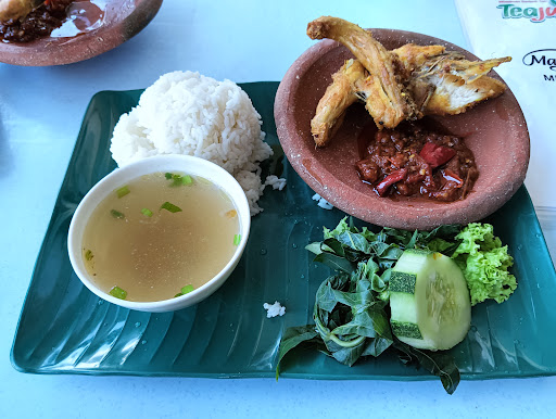 Kak Ria Ayam Penyet dan Bakso