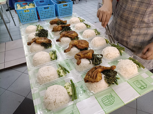 Ayam penyet bujang Star cafe