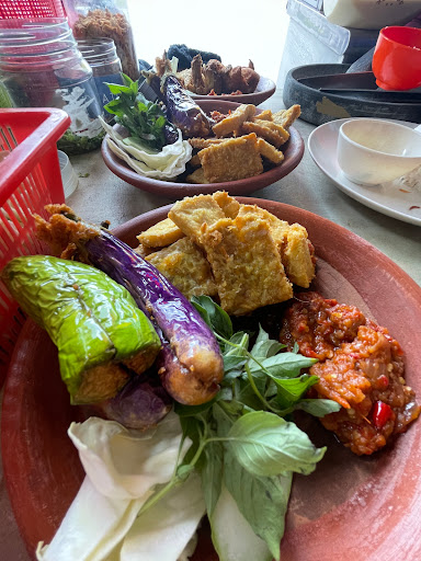 AYAM PENYET PAK MAT