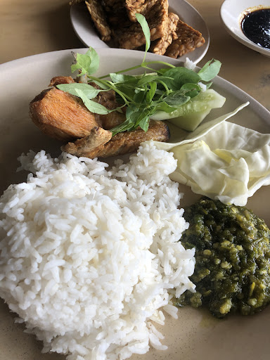 Ayam Penyet Pecel Lele (Sambal Hijau)