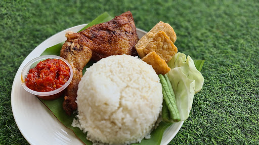 EAN NASI AYAM PENYET SAUJANA RAWANG