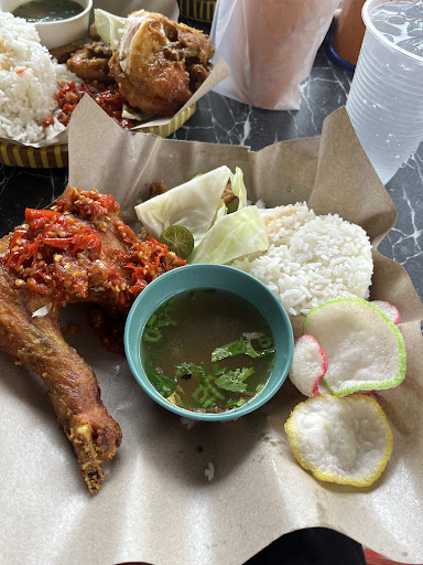Ibu Nia Geprek