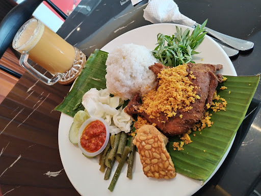 Ayam Penyet Ano
