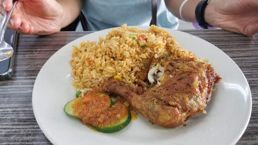 NASI AYAM PENYET BEREMPAH AREA MARKET SIBU