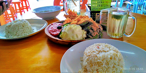 Kedai Makan Ayam Picit Cili Hijau