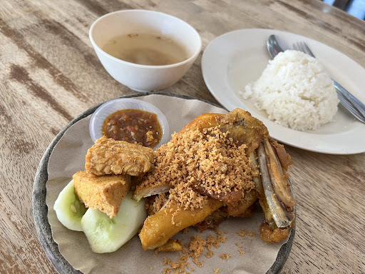 Restoran Ayam Penyet Ibu Nor Restoran Ayam Penyet Ibu Nor