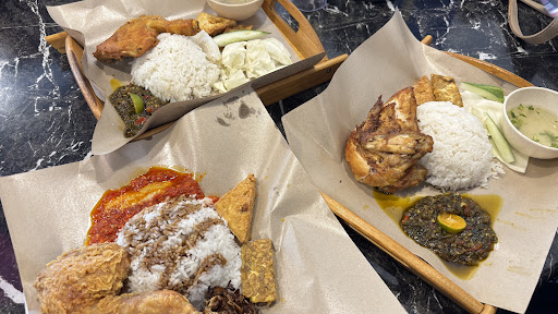 AYAM PENYET JEMAH