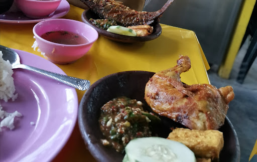 Ayam Penyet Sofiya