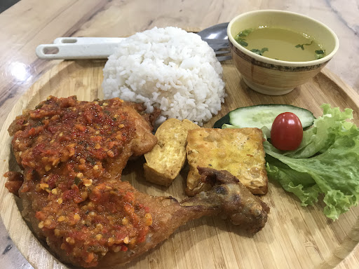 AYAM PENYET JULIUS