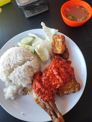 Nasi ayam penyet Nasi ayam penyet