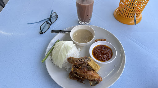 AYAM PENYET MAK NING