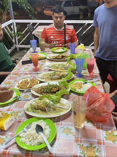 HUDILICIOUS AYAM PENYET TAMAN KEMPAS