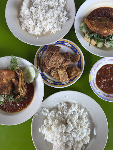 Ayam Penyet Mak Maya (warung mak ipah)
