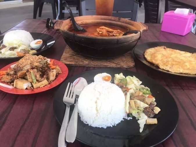 Lina Asam Pedas Claypot & Nasi Ayam Penyet 1 lina asam pedas claypot nasi ayam penyet