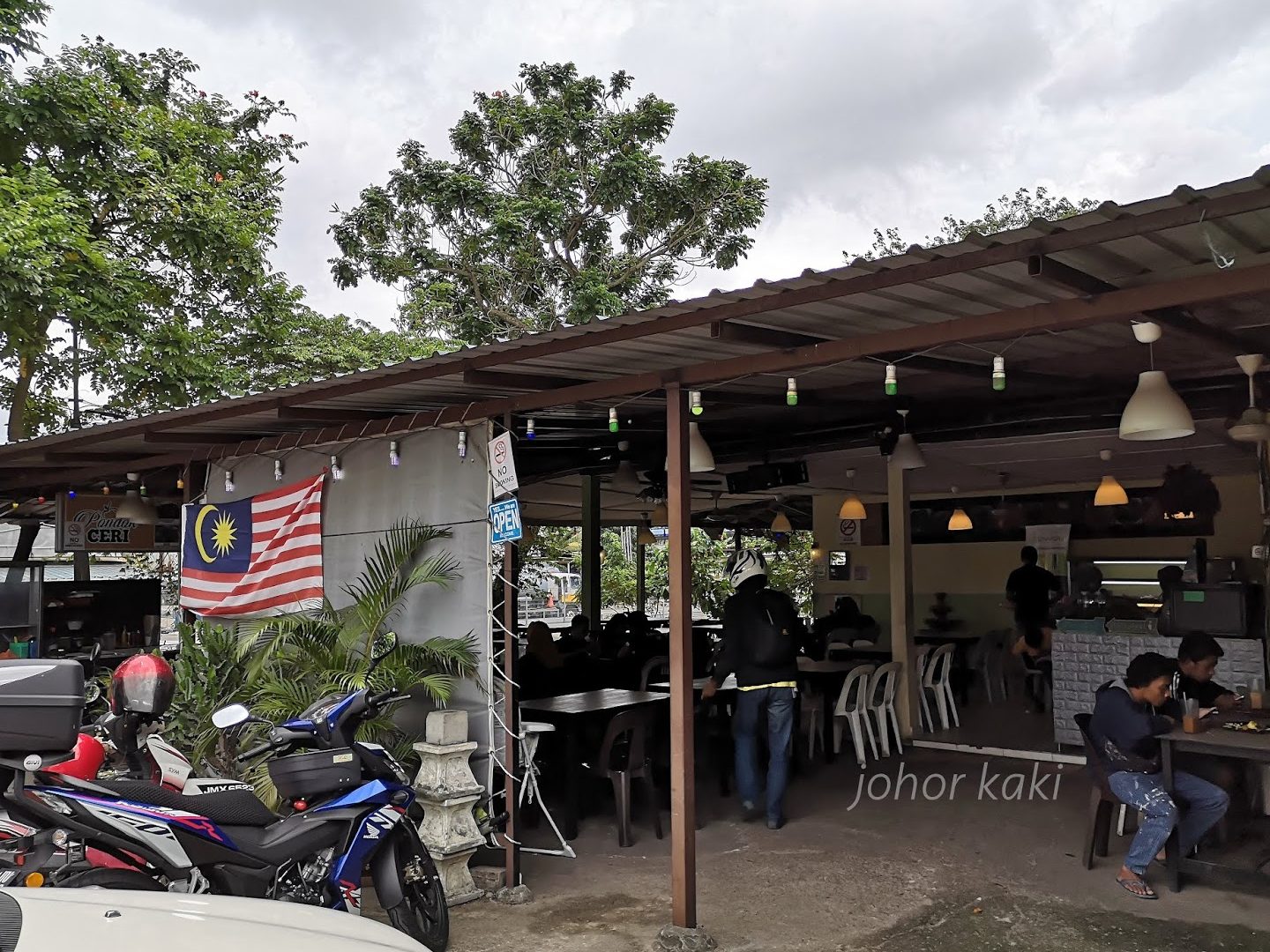 Pondok Ceri Famous Ayam Penyet 1 pondok ceri famous ayam penyet