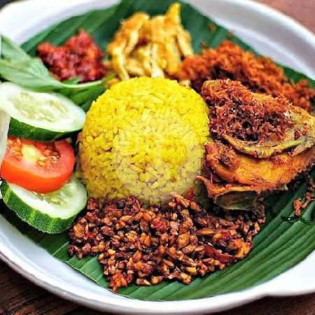 warung nasi kuning ayam penyet